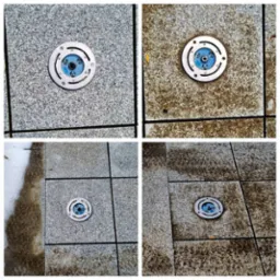 Cztery ujęcia okrągłej, metalowej lampy wbudowanej w granitową kostkę brukową, ukazujące różny stopień zabrudzenia i wilgoci kostki.