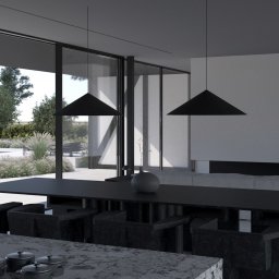 KAGIZE AND PARTNERS Dominik Kagize Ntibansiga - Minimalistyczna jadalnia z czarnym stołem, krzesłami i lampami wiszącymi na tle widoku na ogród z basenem.