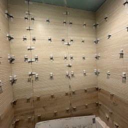 Na wannie jest folia zabezpieczająca 