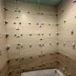 Na wannie jest folia zabezpieczająca