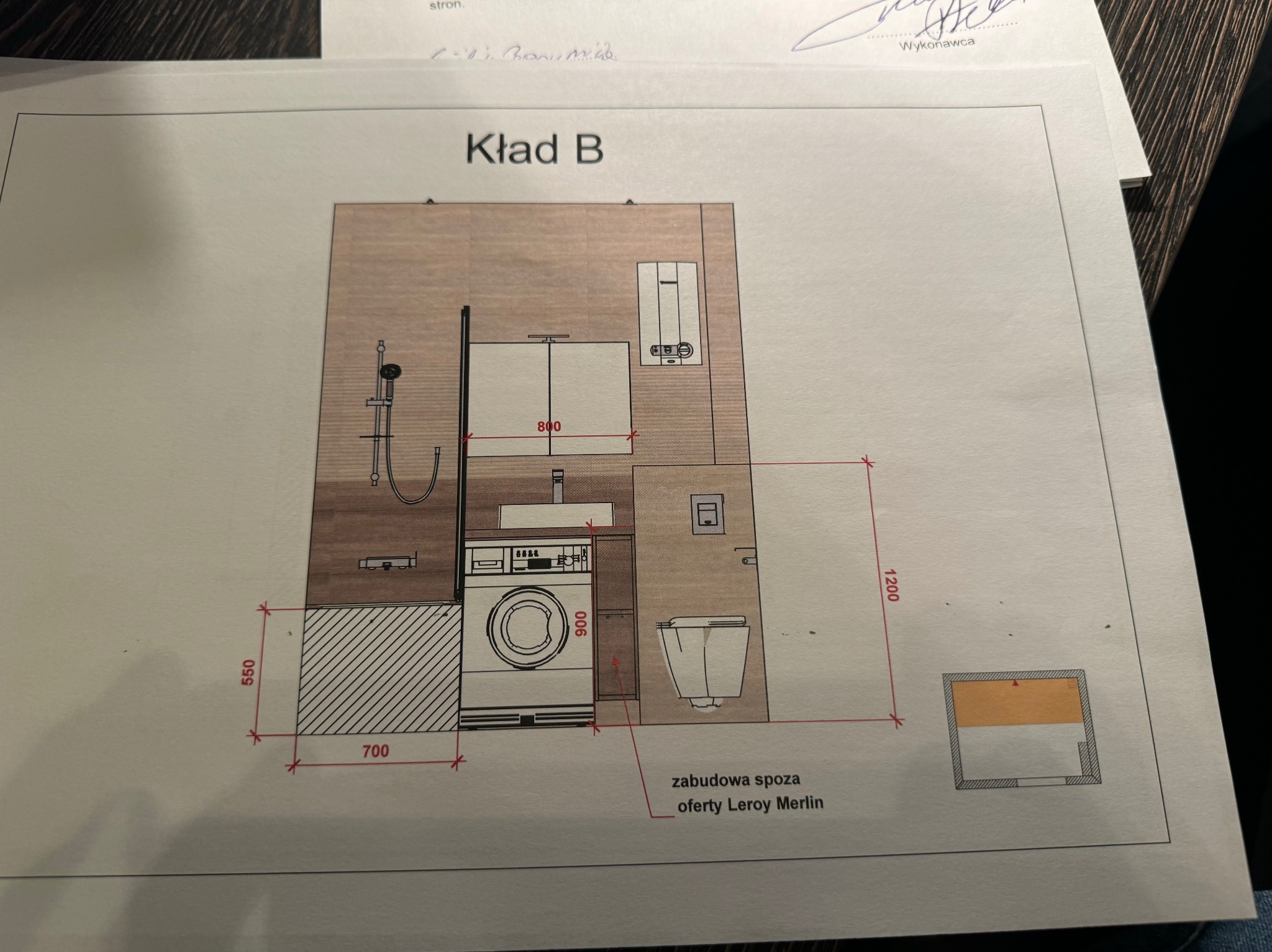 Schemat łazienki z wymiarami, prezentujący umywalkę, toaletę, pralkę i kabinę prysznicową, z adnotacją o zabudowie spoza oferty Leroy Merlin.