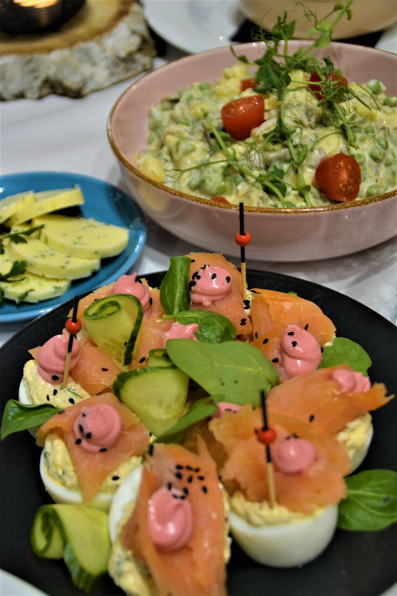 jajka z łososiem, sałaka