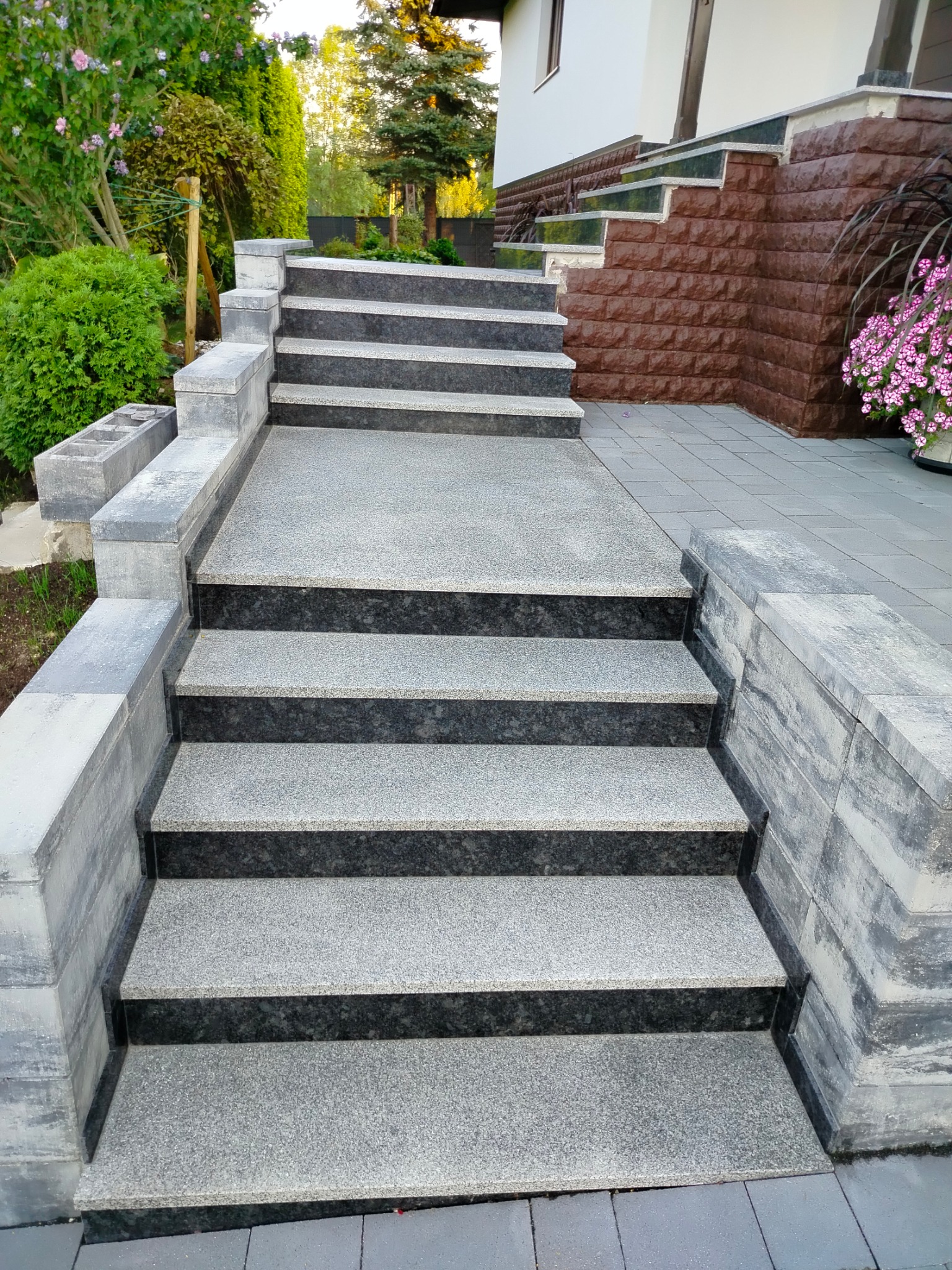 Granit palony Bianko podstopnie poler Stella Grey