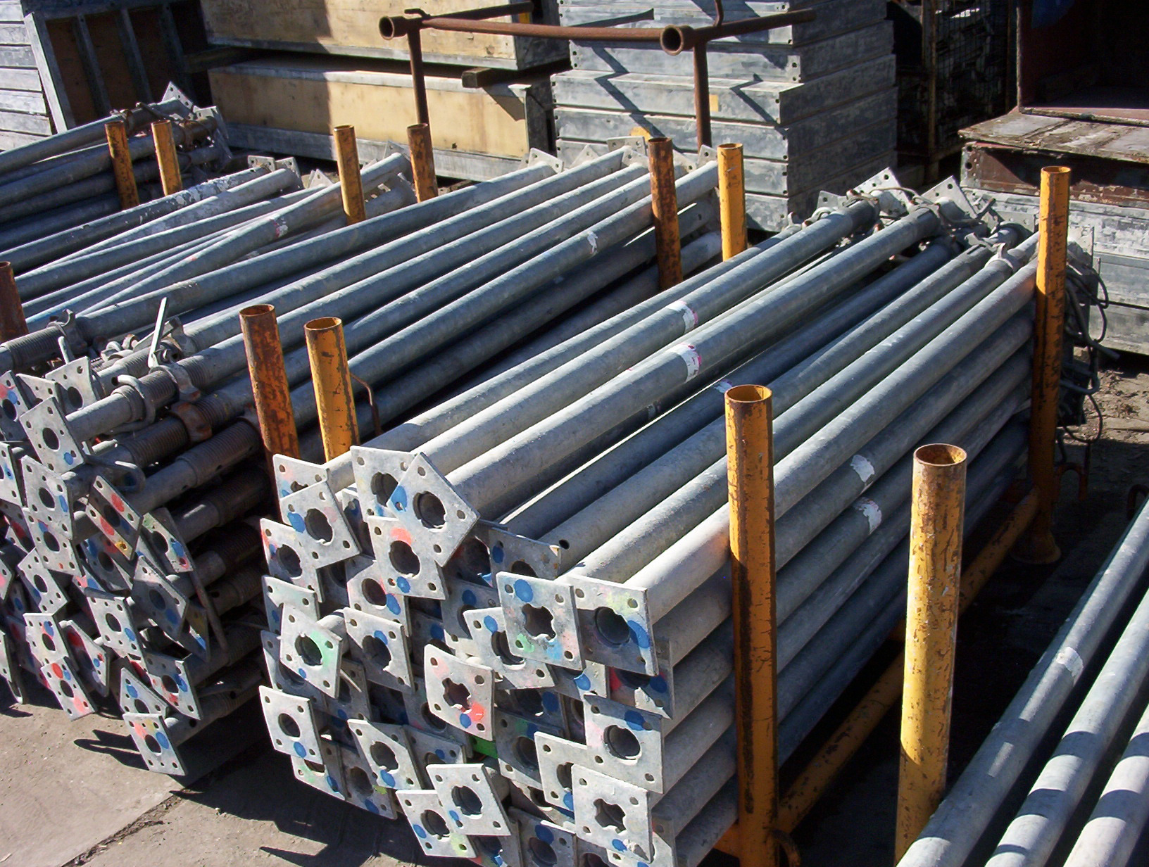 Podpory stropowe teleskopowe standardowych wysokości w ofercie naszej firmy.