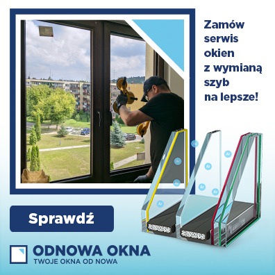 Mężczyzna w czapce i rękawicach montuje szybę w brązowej ramie okiennej, używając przyssawki, w tle widok na osiedle mieszkaniowe i zieleń, obok grafika przedstawiająca przekrój szyby zespolonej.