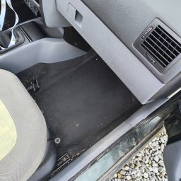 sprzątanie samochodów osobowych ,możliwość prania foteli 
można odstawić auto pod wskazany adres 
