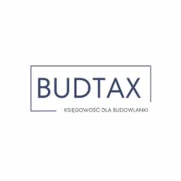 Logo firmy BUDTAX z hasłem 'Księgowość dla budowlanki' w granatowej kolorystyce, umieszczone w prostokątnej ramce.