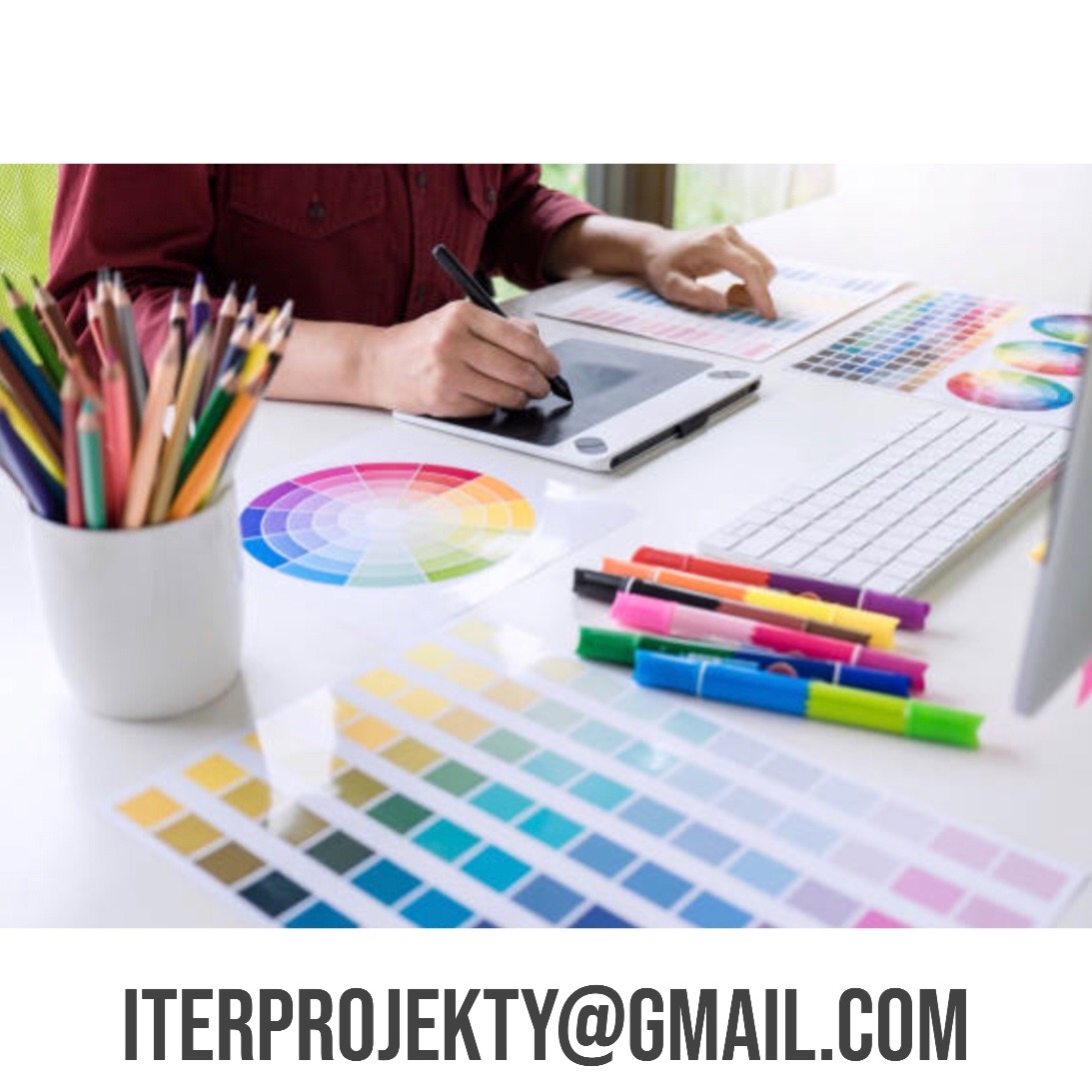 Osoba używa tabletu graficznego do pracy nad projektem, otoczona paletami kolorów, pisakami i ołówkami.