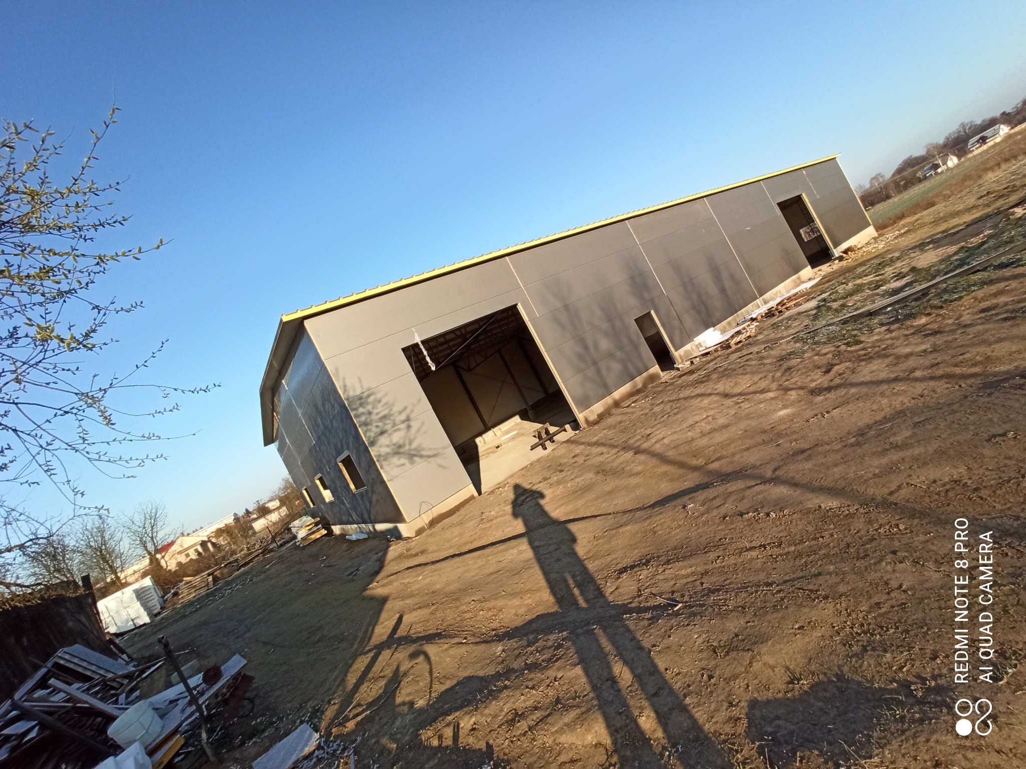 Montaż płyty warstwowej oraz obróbek blacharskich