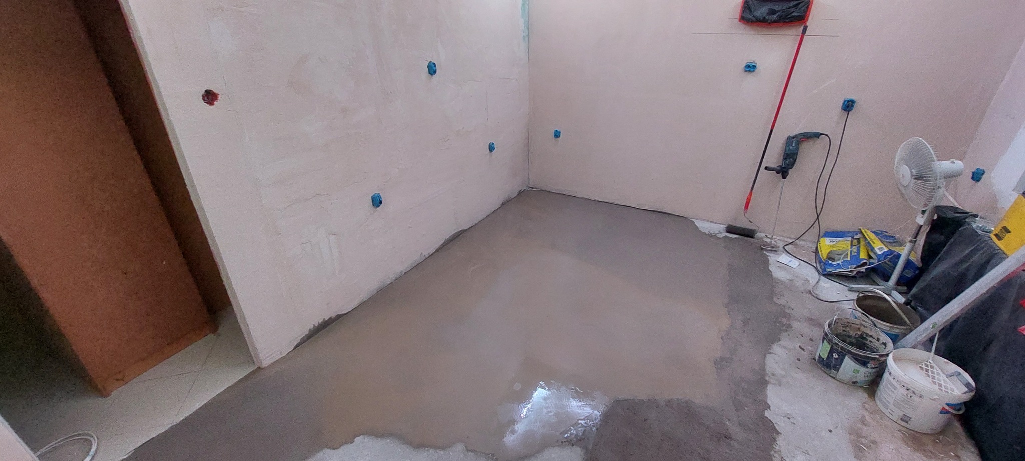 Prostowanie ścian i posadzki + elektryka