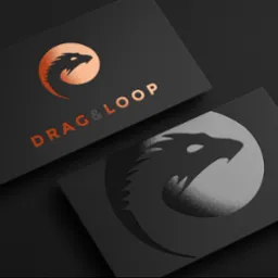 Dwie czarne wizytówki z logo smoka: jedna z miedzianym nadrukiem logo i napisu DRAG & LOOP, druga z wytłoczonym szarym logo smoka, leżące na czarnym tle.