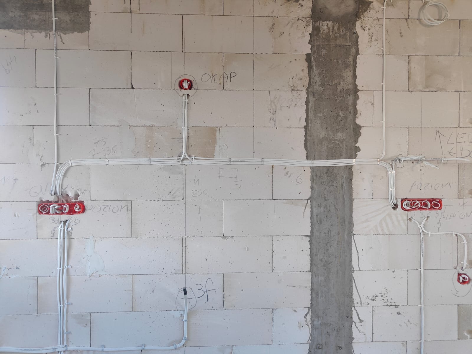 Montaż instalacji podtynkowej . Efekty na kolejnych fotografiach .