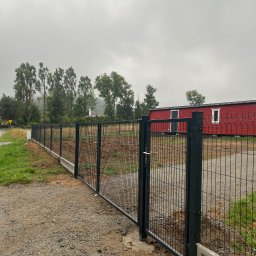 "PŁOT-BRUK" Dominik Uznański - Przed domem Kamienna Góra