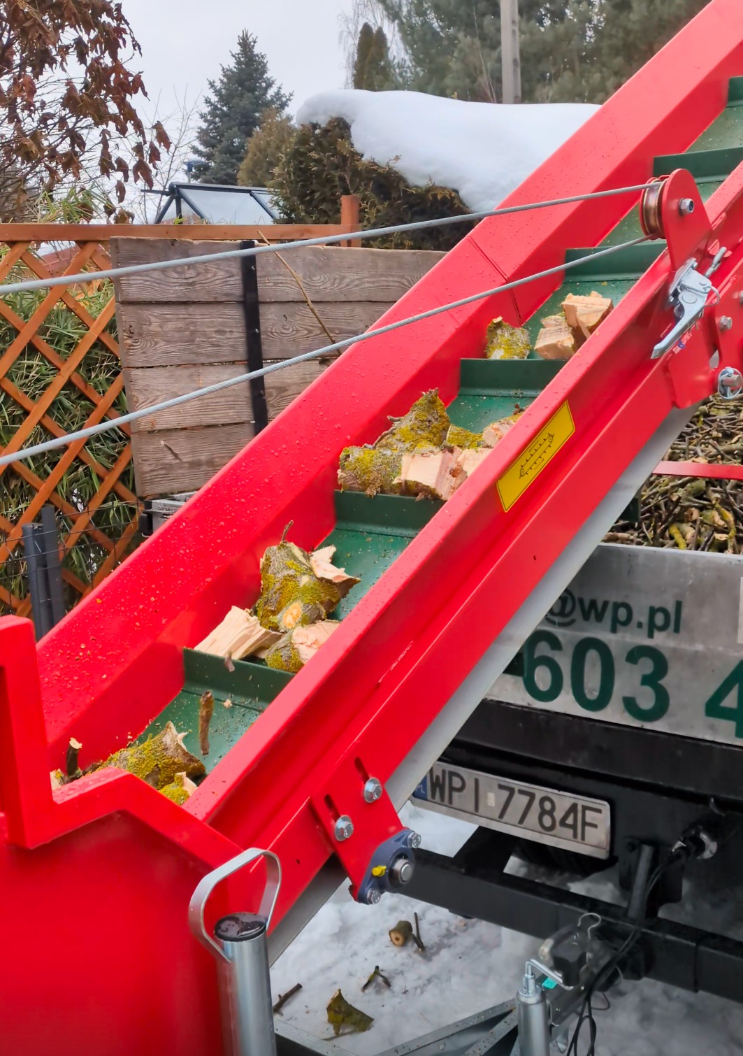 Zrębkowanie glęzi na opal.