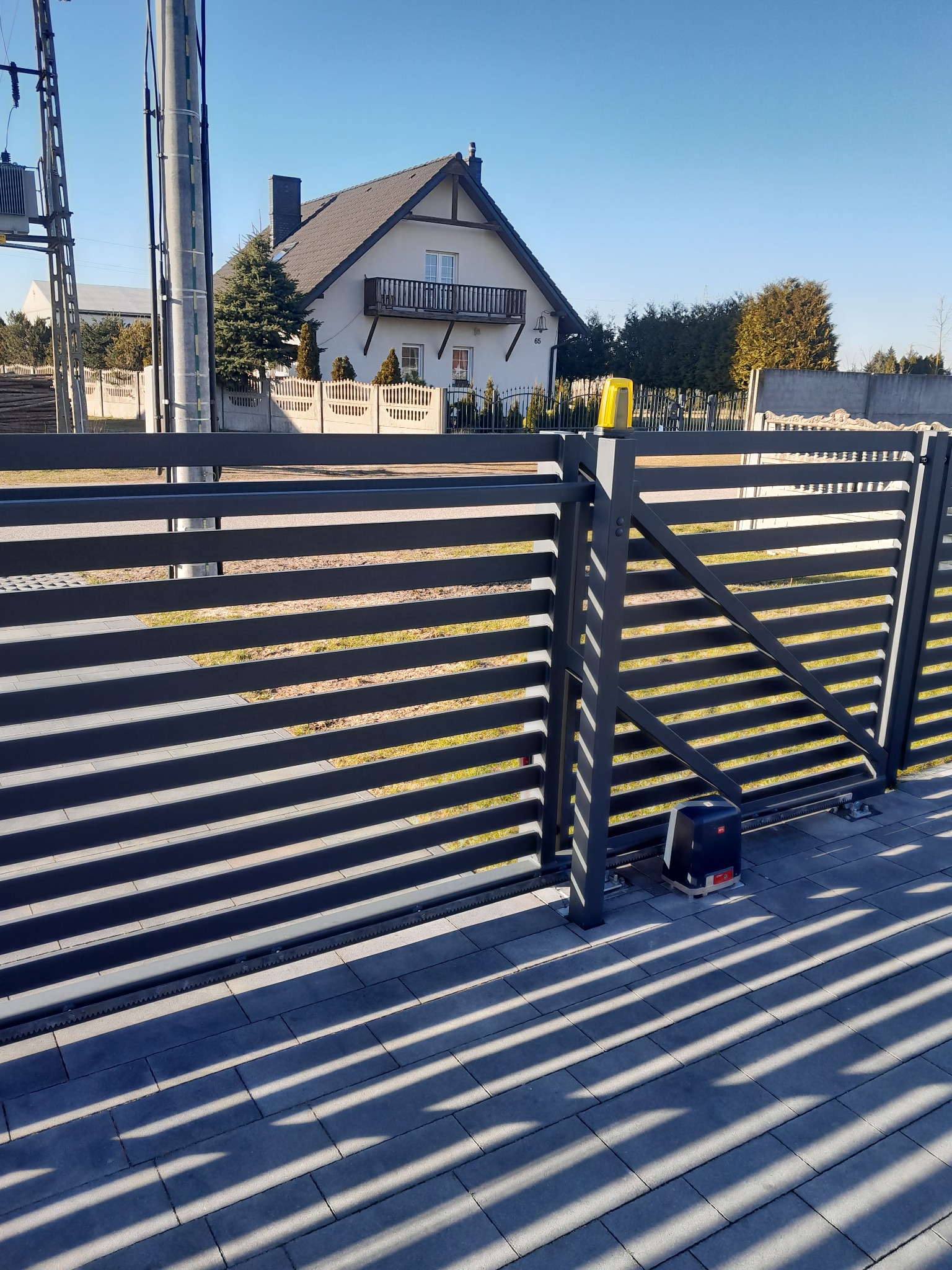 Nowoczesne ogrodzenia z profili.