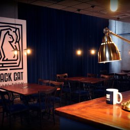 Przestrzenna poczekalnia zapewnia odpowiedni komfort w oczekiwaniu na grę.