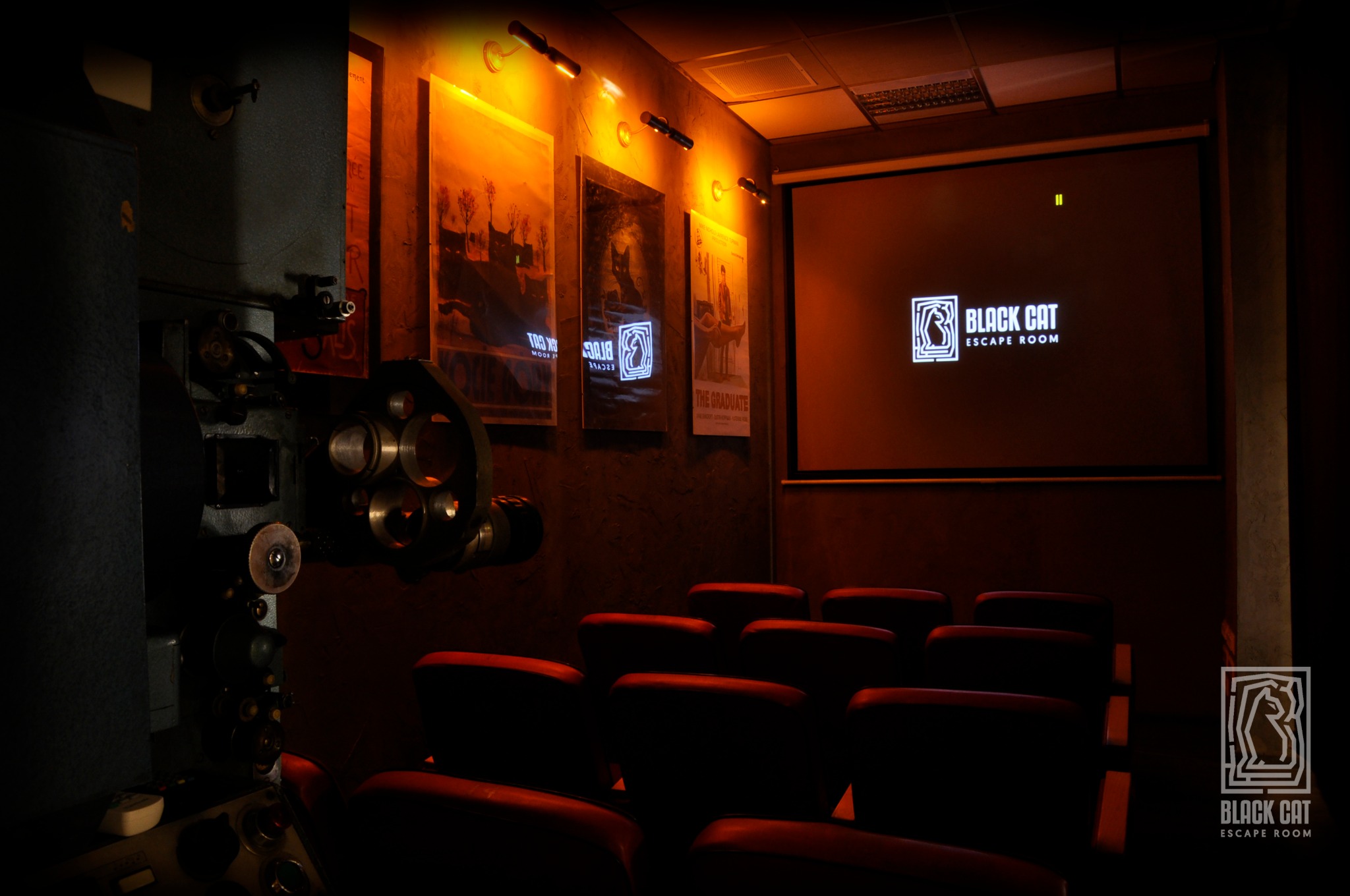 Sala kinowa - to w niej obejrzycie seans fabularny przed grą w pokojach zagadek.