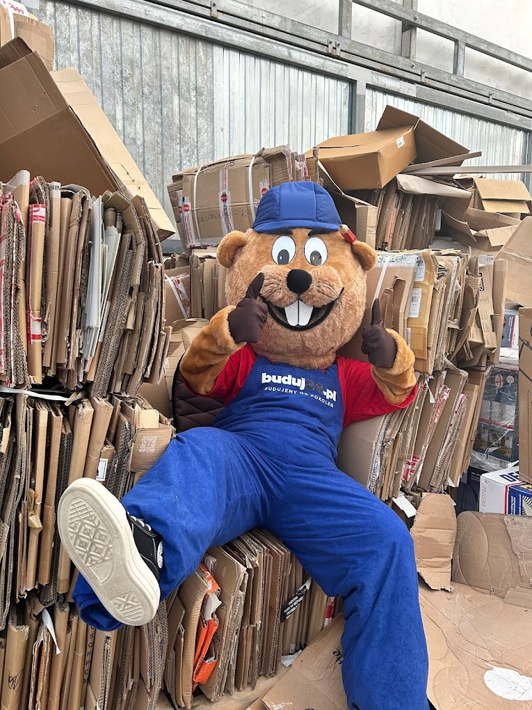 Pozdrowienia od Bobra Boba, obecnie sortuje kartony z recyklingu :)