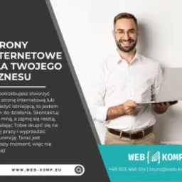 Uśmiechnięty mężczyzna w okularach trzymający otwarty laptop na tle grafiki reklamowej z hasłem 'Strony internetowe dla Twojego biznesu' i danymi kontaktowymi firmy Web-Komp.