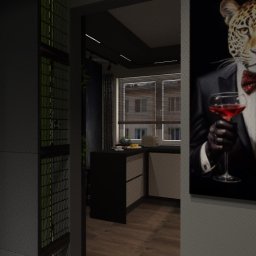 G Art design studio Aleksandra Gumoś - Nowoczesna kuchnia z obrazem leoparda w smokingu, pijącego wino. Minimalistyczne szafki, okno z żaluzjami i element dekoracyjny z zielenią.