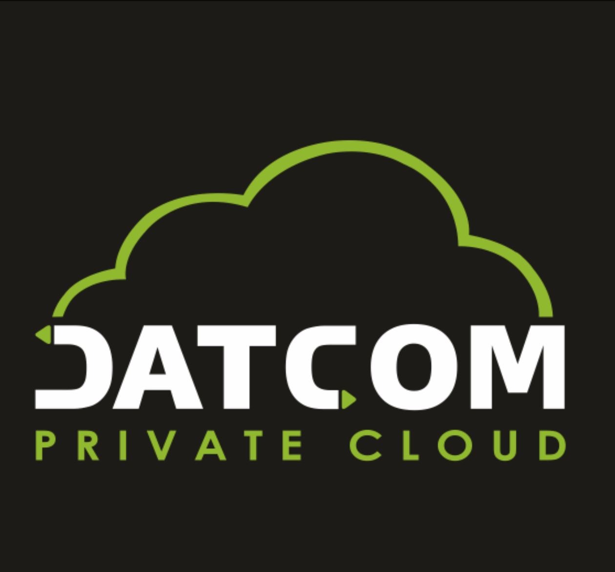 Logo Datcom Private Cloud z zielonym obrysem chmury na czarnym tle. Litery 'D' i 'M' mają strzałki w lewo i prawo.