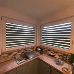 Roleta materiałowa typu 'Alu-flat' dzień i noc.