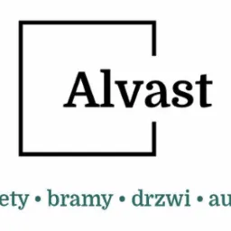 Minimalistyczny logotyp firmy Alvast, oferującej okna, rolety, bramy, drzwi i automatykę. Logo w kolorze czarnym, z nazwą firmy wpisaną w prostokąt.