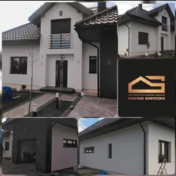 Nowoczesny dom jednorodzinny z białą elewacją, czarną stolarką okienną i grafitową bramą garażową, widok z różnych perspektyw w kolażu, z logo firmy budowlanej w centrum.