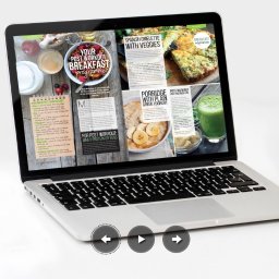 Hello Design Studio Kreatywne Joanna Darmochwał - Laptop wyświetla artykuł o przepisach na śniadania po treningu, prezentując zdjęcia potraw i listę zakupów, na białym tle.