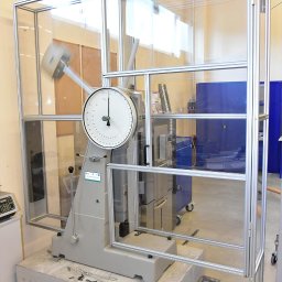 badanie udarnosci próbek