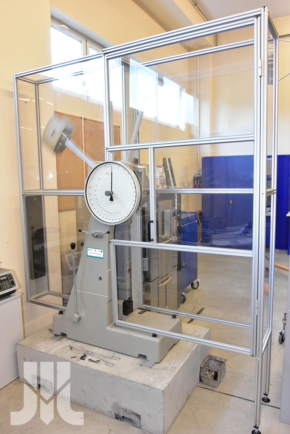 badanie udarnosci próbek