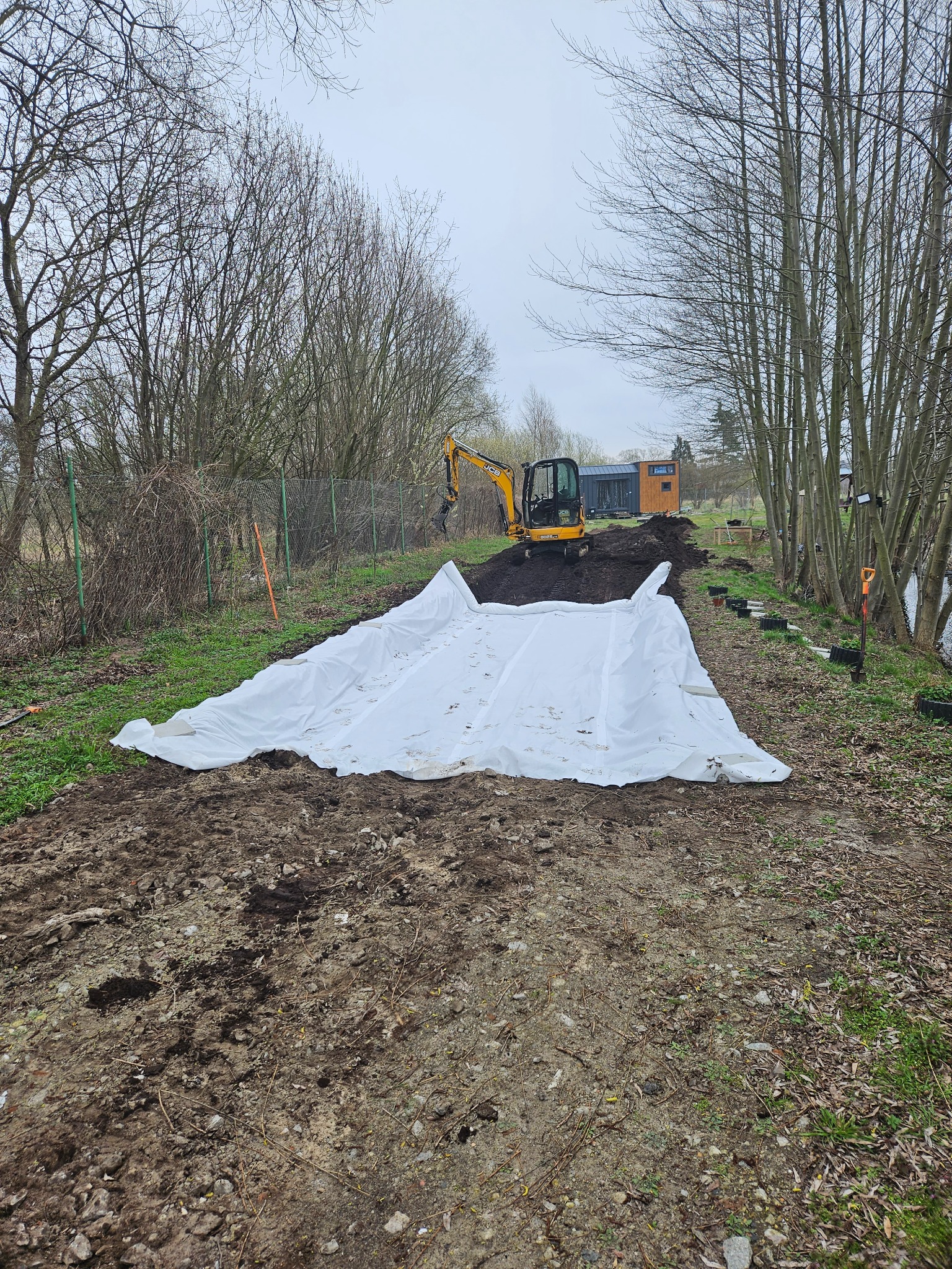 Budow drogi dojazdowej z tłucznia.