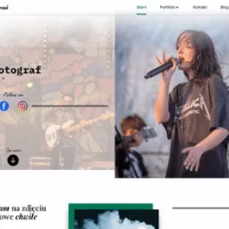 Strona internetowa fotografa reportażowego Przemysława Jakubowskiego, prezentująca zdjęcie wokalistki z mikrofonem na scenie podczas koncertu, z elementami graficznymi i logo firmy.