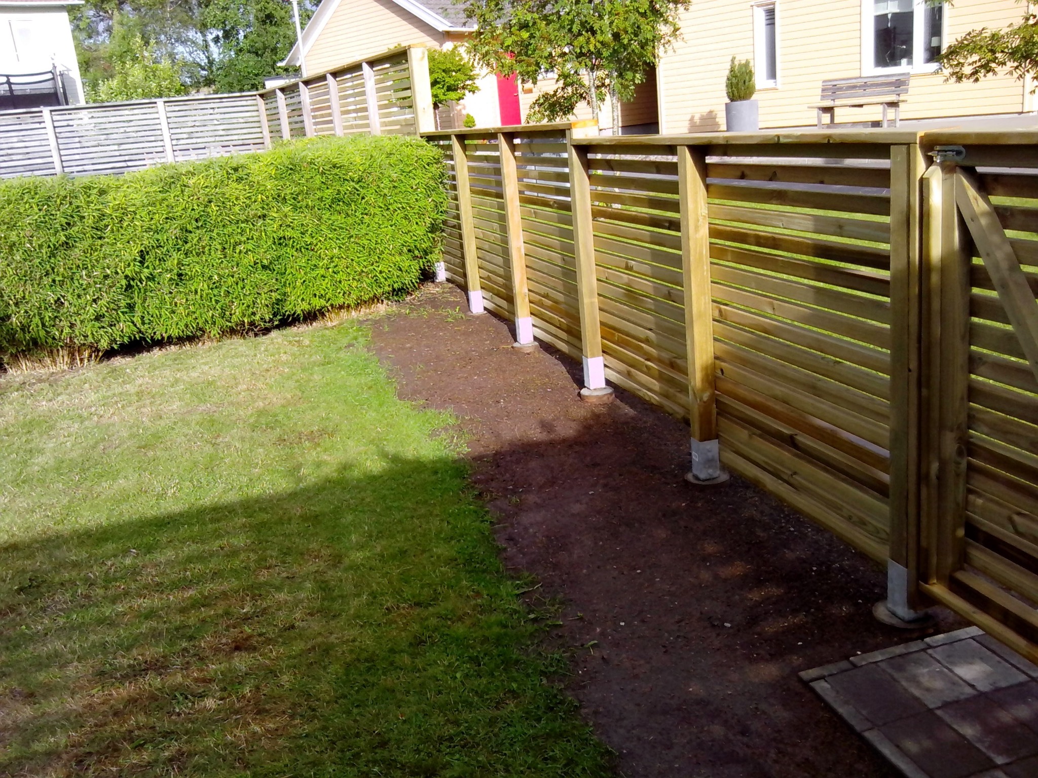 Nowa część ogrodzenia