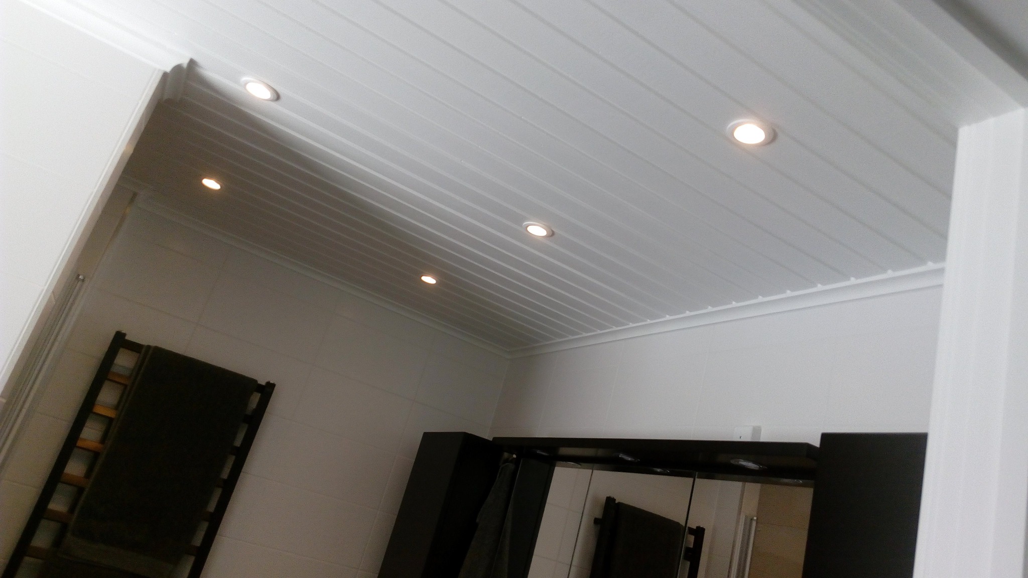 Sufit z oświetleniem