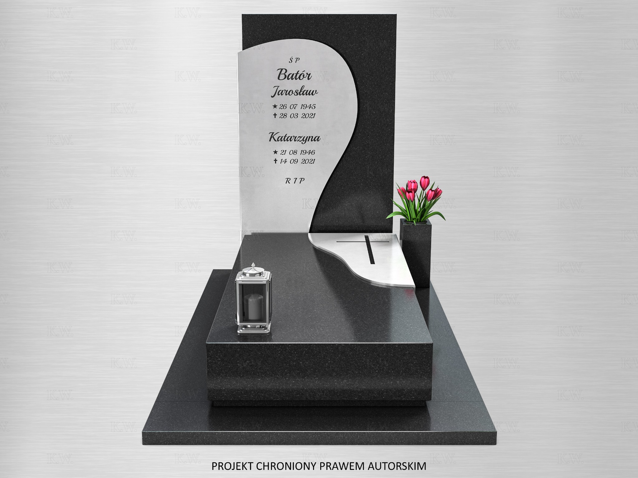 Elegancki, czarno-biały nagrobek z granitu z wygrawerowanymi danymi zmarłych, ozdobiony kwiatami w doniczce i lampionem. Projekt chroniony prawem autorskim.