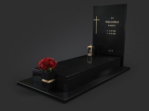 Elegancki, czarny pomnik z granitu z złotymi napisami, krzyżem i lampionem. Czerwone róże w wazonie dodają kontrastu. Minimalistyczny design na ciemnym tle.