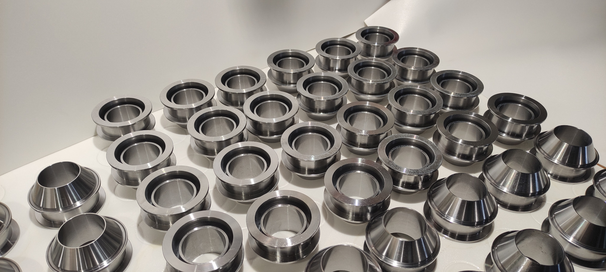 Realizacja seryjnego zlecenia na niestandardowe elementy budowy maszyn.