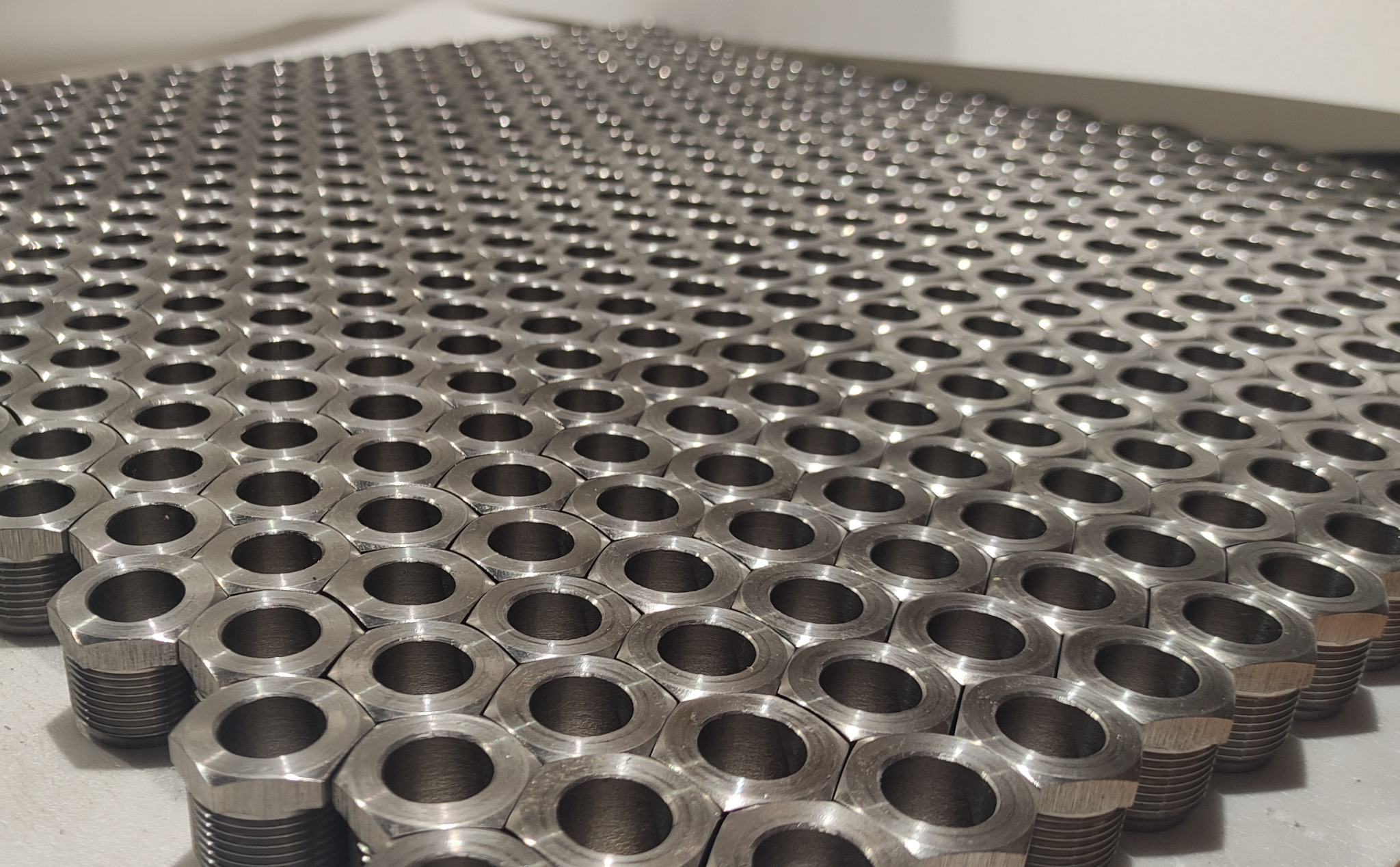 Złączki gwintowane ze stali nierdzewnej.