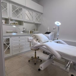 Szafa Na Miare Grzegorz Tyndyk - gabinet w klinice urody/ mable własnego projektu