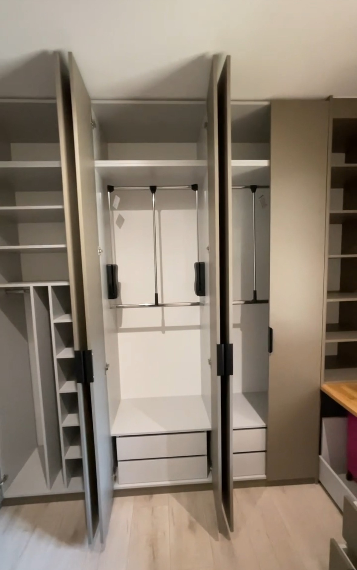 Zabudowa meblowa maksymalizująca przestrzeń do przechowywania