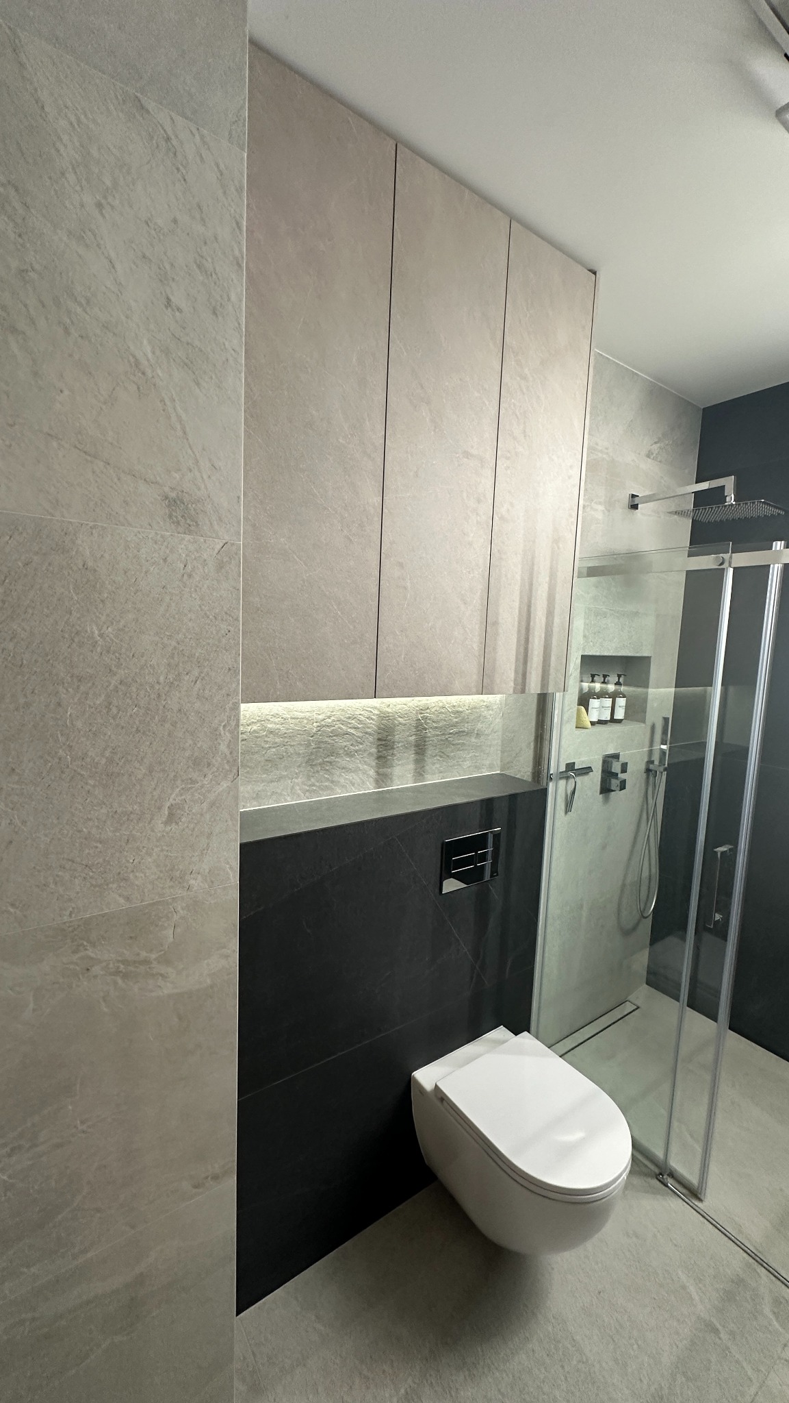 zabudowa łazienkowa