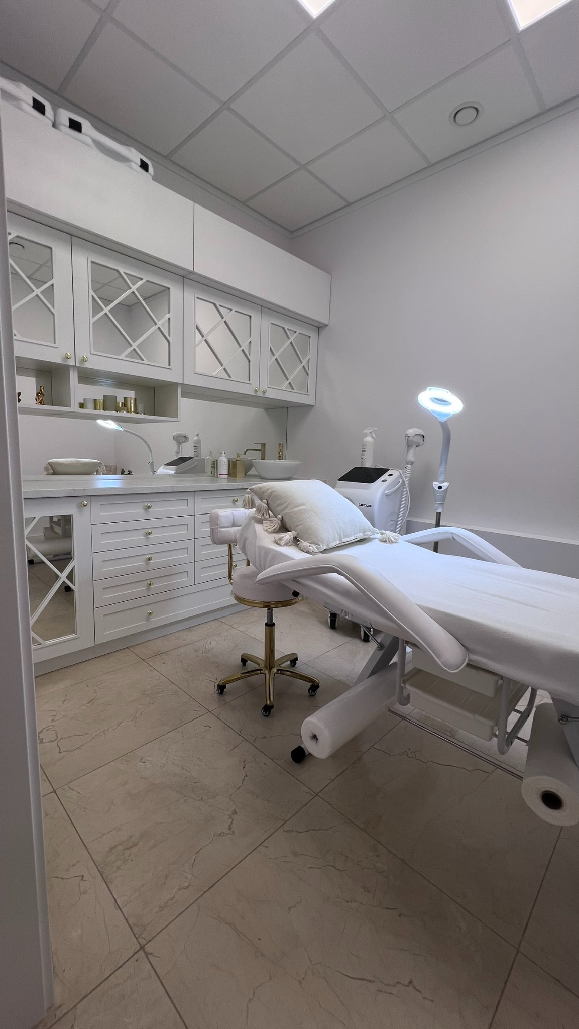 gabinet w klinice urody/ mable własnego projektu