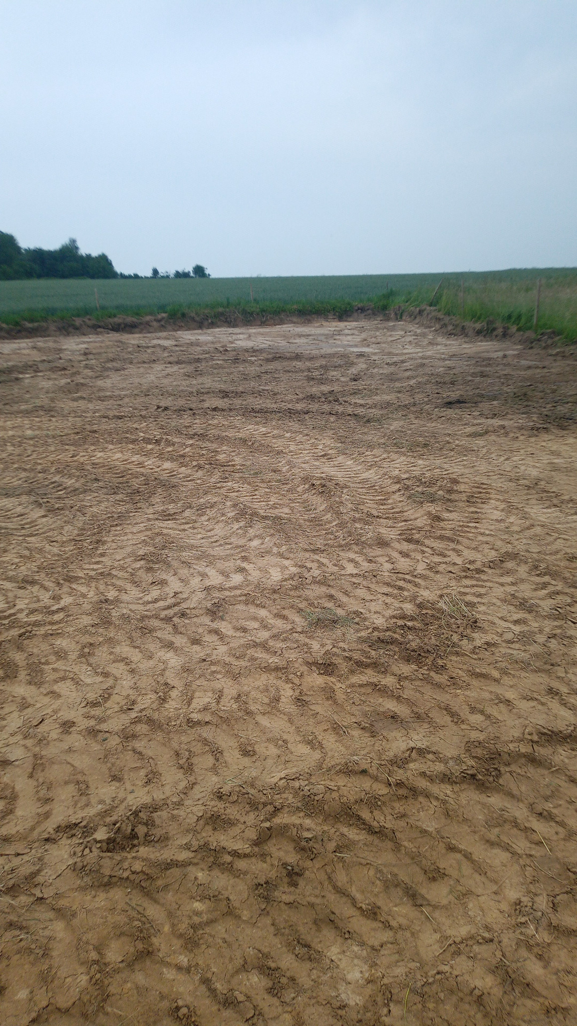 Wyrównanie terenu pod budowę domu.