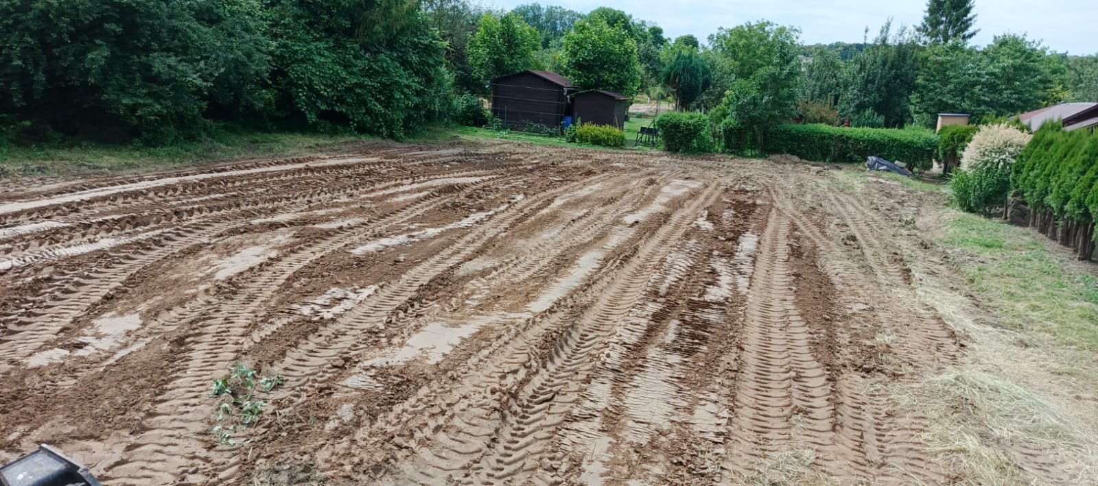 Teren po wyrównaniu.