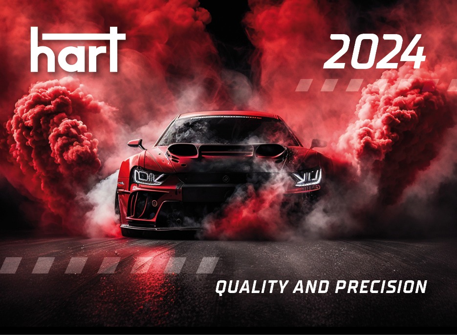 Grafika reklamowa czerwonego samochodu sportowego w oparach dymu z napisem 'hart' i '2024', z hasłem 'QUALITY AND PRECISION' na dole.