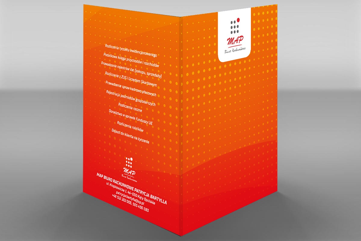 Pomarańczowo-czerwony folder reklamowy biura rachunkowego MAP z wykazem usług i danymi kontaktowymi, prezentowany w perspektywie 3D.