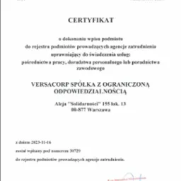 Skan certyfikatu Marszałka Wojew&oacute;dztwa Mazowieckiego o wpisie do rejestru podmiot&oacute;w prowadzących agencje zatrudnienia dla Versacorp Sp&oacute;łka z Ograniczoną Odpowiedzialnością, z datą 16-11-2023...