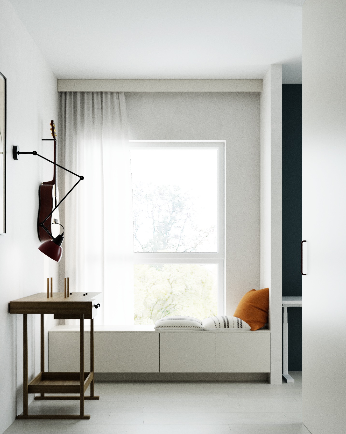 Jasne wnętrze z siedziskiem przy oknie, gitara na ścianie i designerska lampa. Minimalistyczny stół z drewna, poduszki dekoracyjne. Przytulna aranżacja.