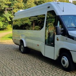 Komfortowy bus turystyczny 21 osobowy Iveco Daily Tourys, wynajem busów przewóz osób